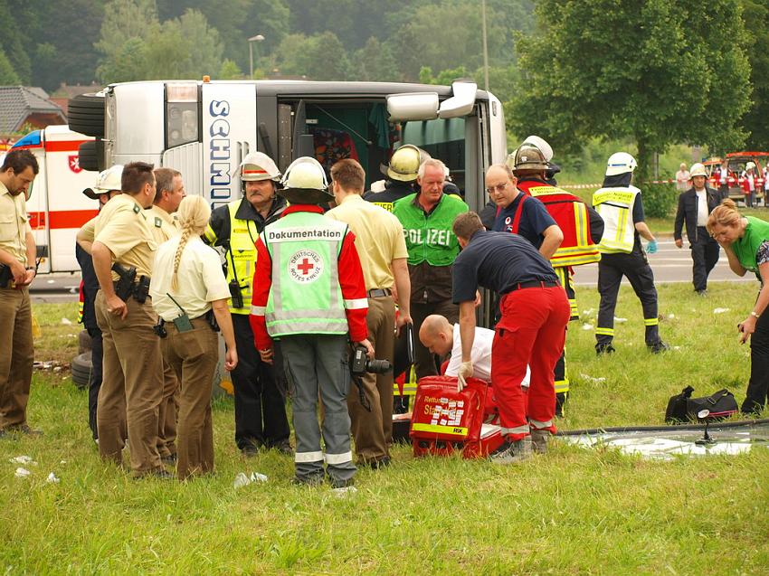 Schwerer Unfall mit Reisebus Lohmar Donrather Dreieck P202.JPG
